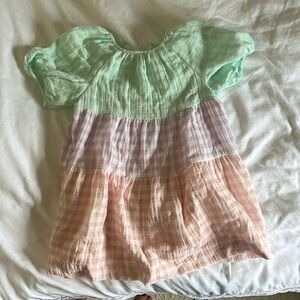 New Zara dress (never worn). Size 3-4. Minor tear